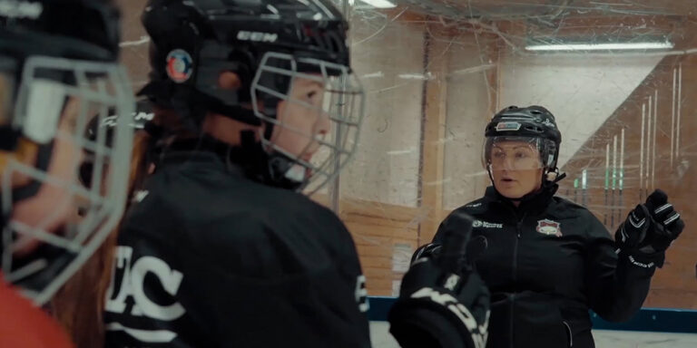 Redhawks mål: Fler tjejer i ishockeyn