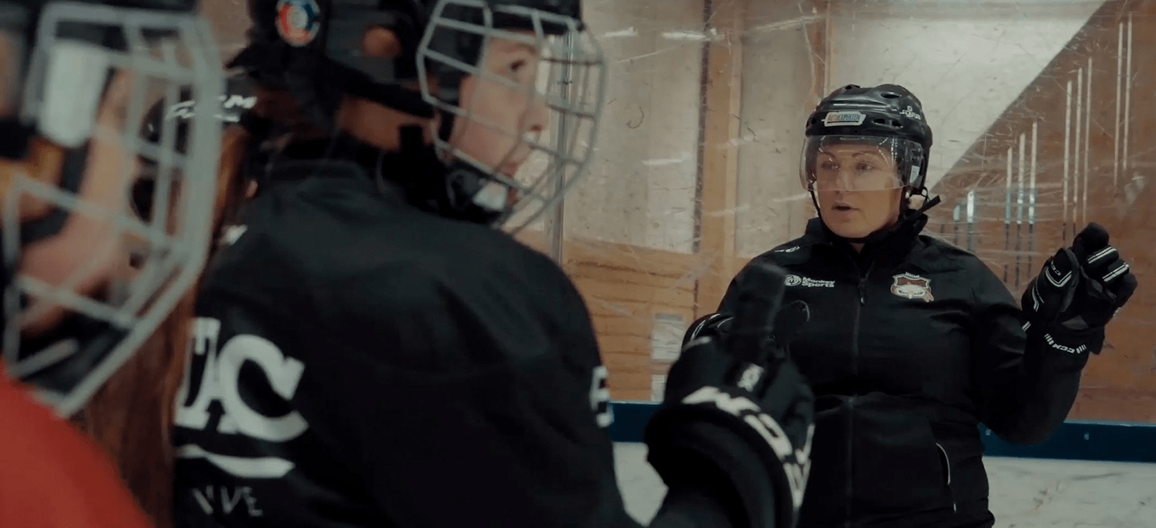 Redhawks mål: Fler tjejer i ishockeyn