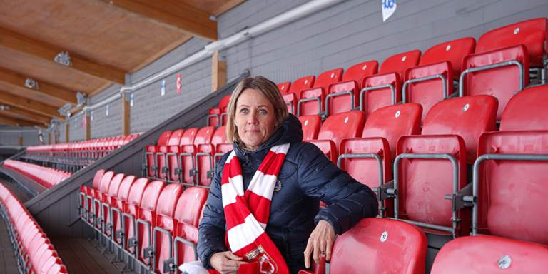 Maria Busk Madland – enda kvinnliga tränaren i herrallsvenskan